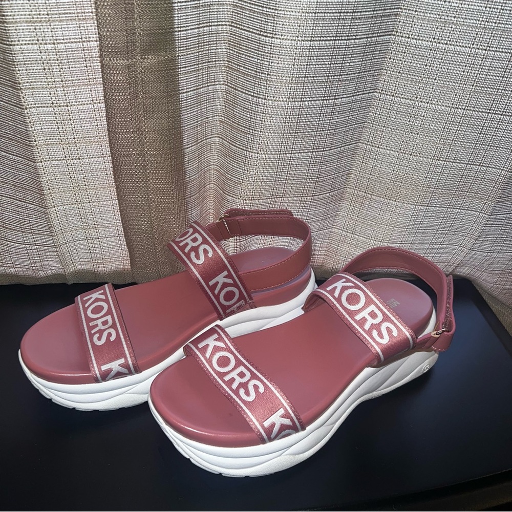 Michael Kors Mauve Platform Sandals - Picture 2 of 5